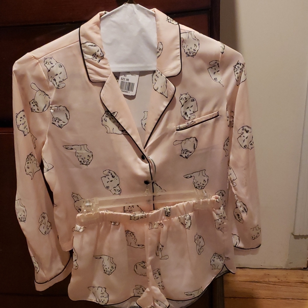 Pajama set with cat design